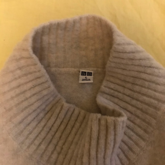 UNIQLO super soft non-itchy sweater - Picture 2 of 5